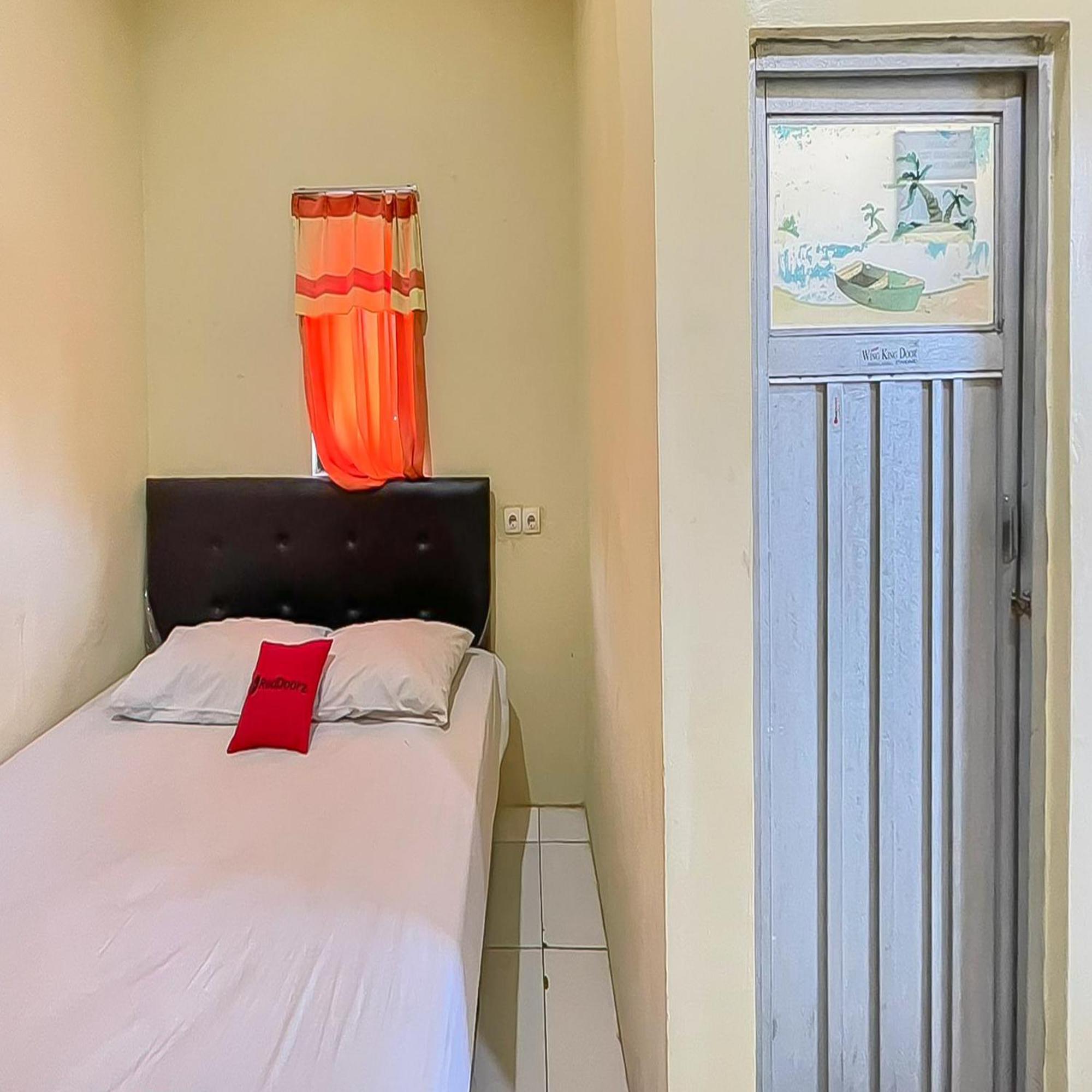 Hotel Reddoorz At Wahidin Street Cirebon Exteriér fotografie