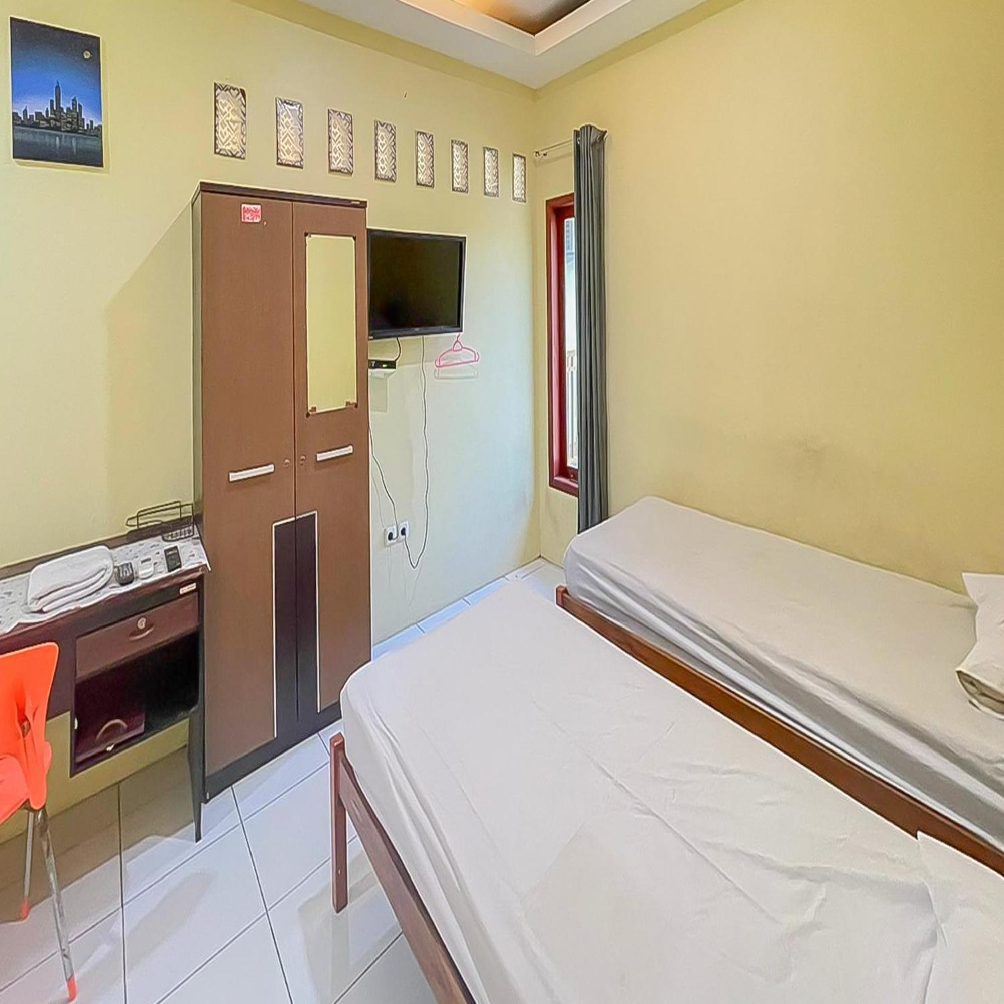 Hotel Reddoorz At Wahidin Street Cirebon Exteriér fotografie