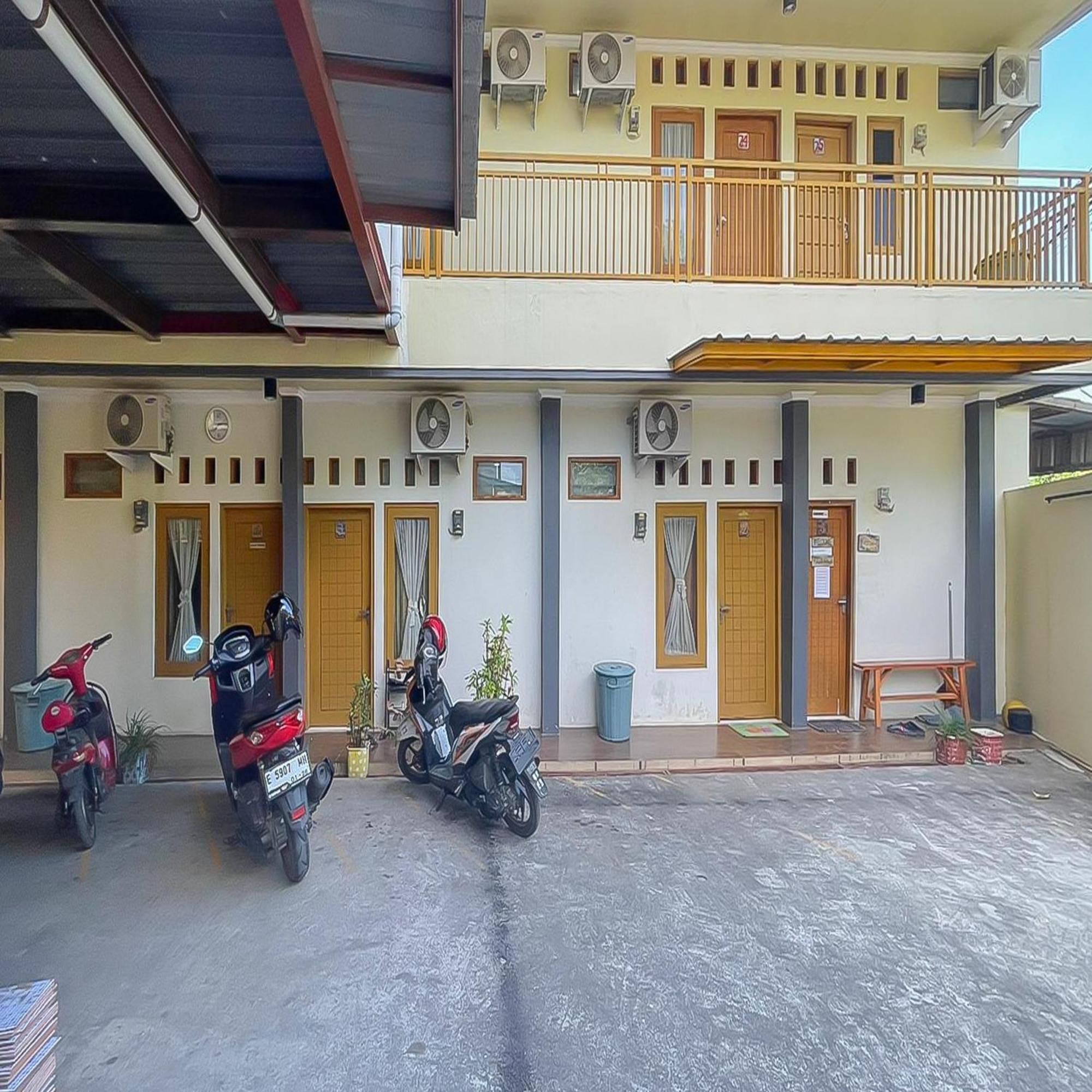 Hotel Reddoorz At Wahidin Street Cirebon Exteriér fotografie